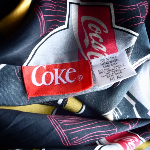 Rare Vintage 1995 Coca Cola 100% Silk Robe Housecoat Collectable - Picture 4 of 6